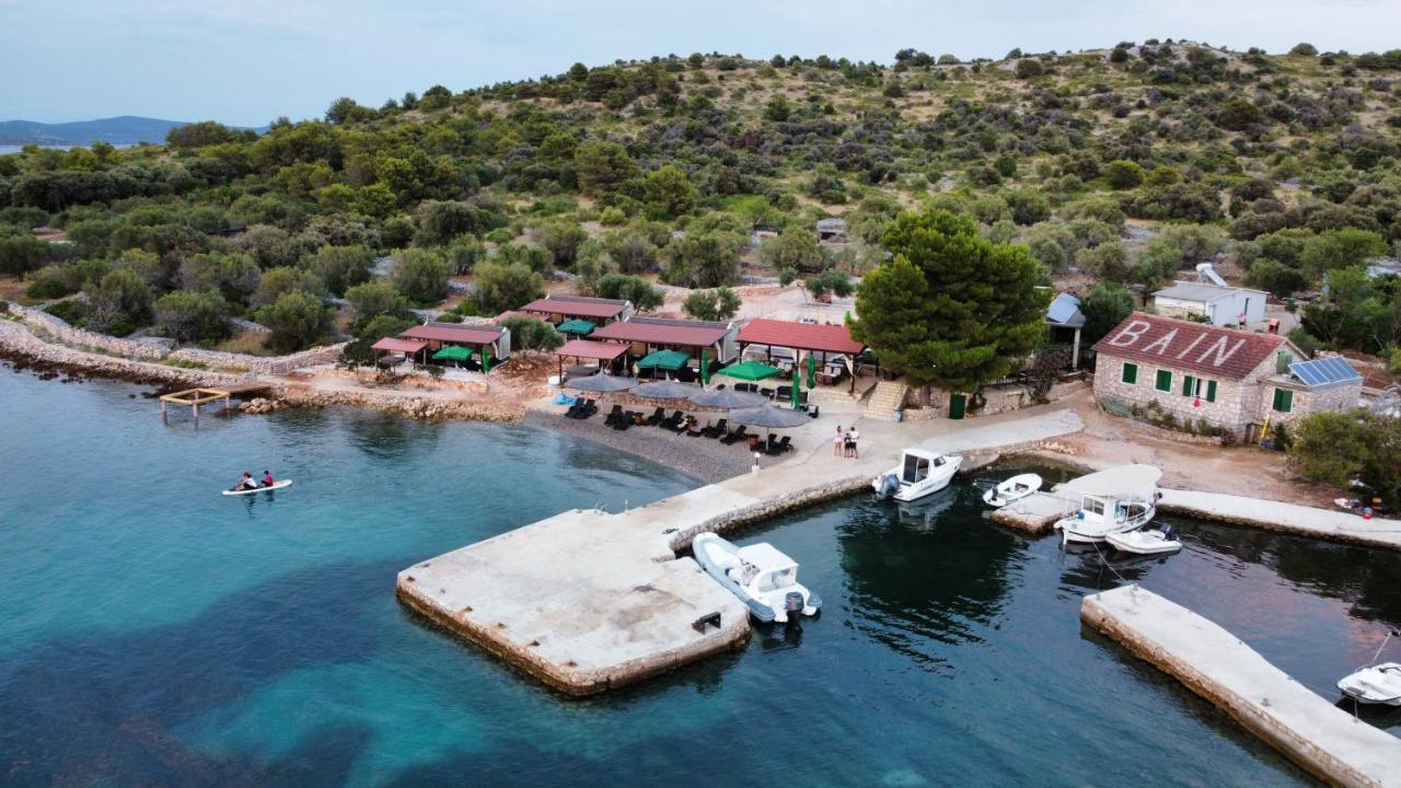 Beach House Hela - Resort & Tavern Bain, Free Transport, Pool, Island Of Zut - Kornati Pristanisce ภายนอก รูปภาพ