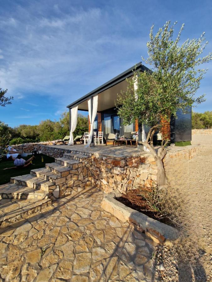 Beach House Hela - Resort & Tavern Bain, Free Transport, Pool, Island Of Zut - Kornati Pristanisce ภายนอก รูปภาพ