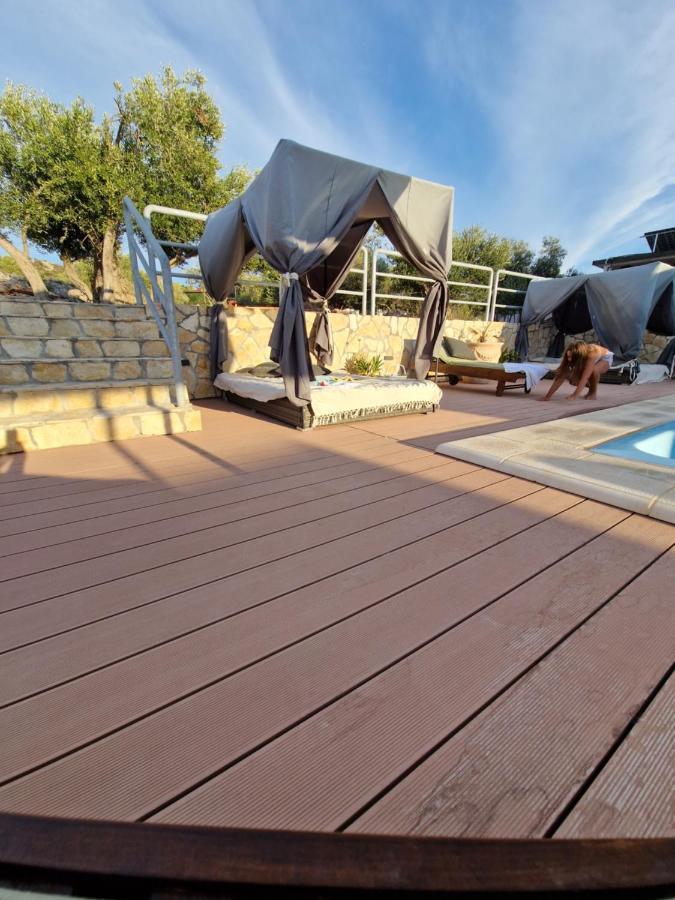 Beach House Hela - Resort & Tavern Bain, Free Transport, Pool, Island Of Zut - Kornati Pristanisce ภายนอก รูปภาพ