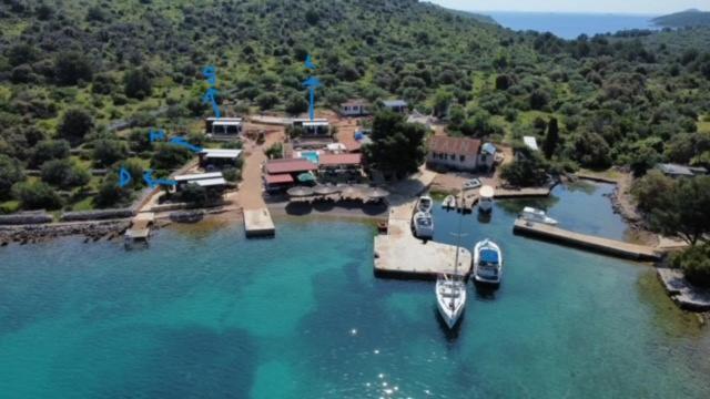 Beach House Hela - Resort & Tavern Bain, Free Transport, Pool, Island Of Zut - Kornati Pristanisce ภายนอก รูปภาพ
