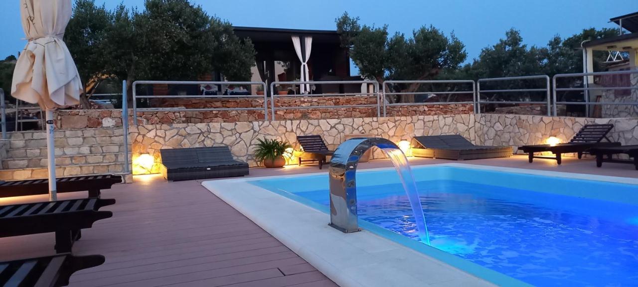 Beach House Hela - Resort & Tavern Bain, Free Transport, Pool, Island Of Zut - Kornati Pristanisce ภายนอก รูปภาพ